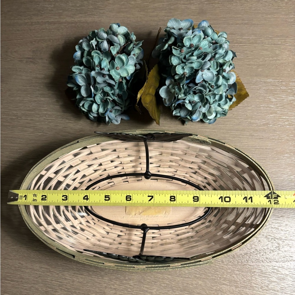 A Longaberger 2010 Oval Sage Green Color, with Teal color silk Hydranges. - Picture 16 of 16